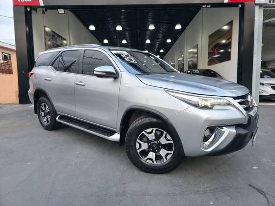 TOYOTA HILUX 2.8 SRX 4X4 CD 16V DIESEL 4P AUTOMÁTICO